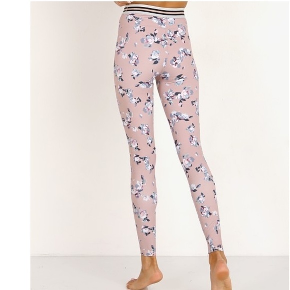 Beyond Yoga Olympus High Waisted Legging in Impression Floral Blush size medium - Picture 5 of 12
